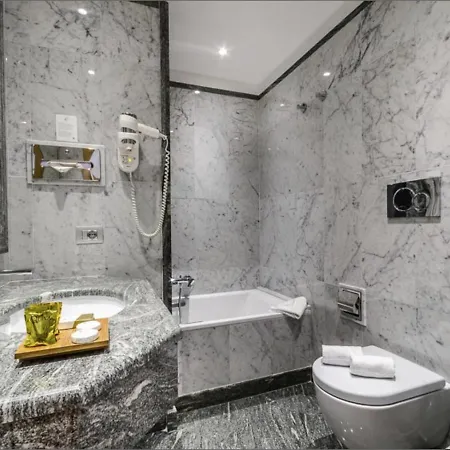 Hotel Giolli Nazionale Roma Exterior foto